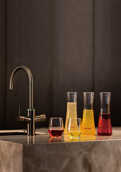 UNITO FLAVOR juice bar kraan met vers limonade en sap in karaffen